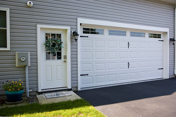 24/7 Emergency Garage Door Panel Replacement experts in Whitmire, SC
